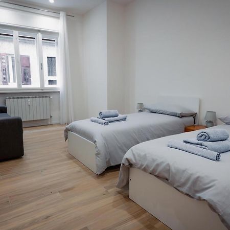 Centro Storico Moderno Trilocale Con Balcone Apartment Trieste Luaran gambar