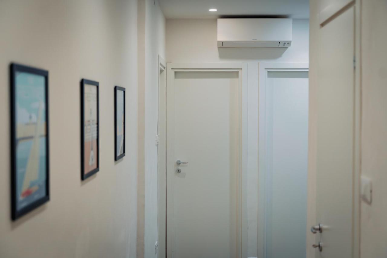 Centro Storico Moderno Trilocale Con Balcone Apartment Trieste Luaran gambar