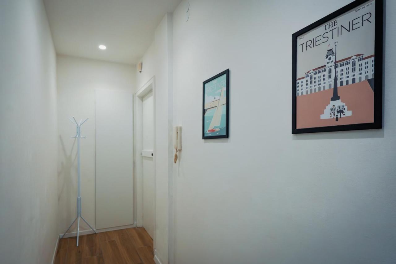 Centro Storico Moderno Trilocale Con Balcone Apartment Trieste Luaran gambar