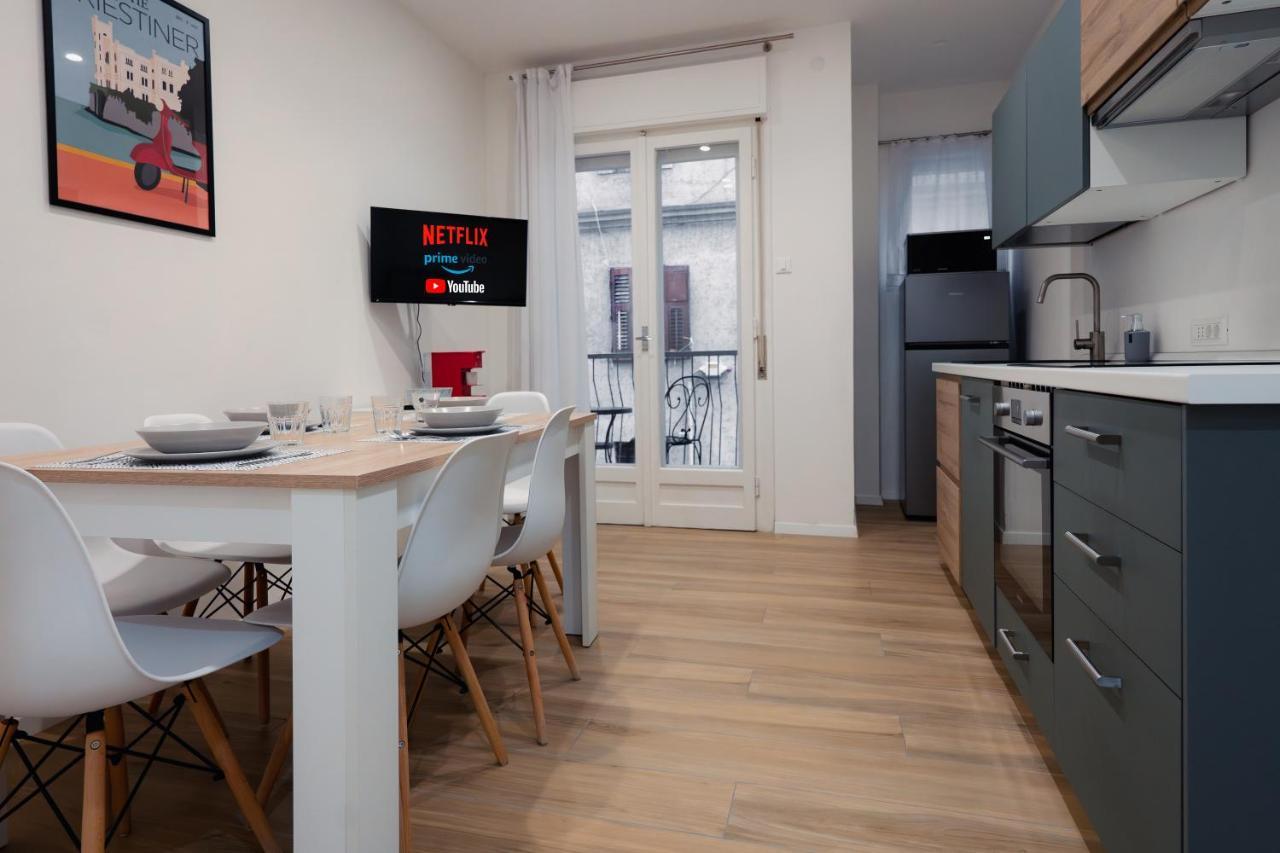 Centro Storico Moderno Trilocale Con Balcone Apartment Trieste Luaran gambar